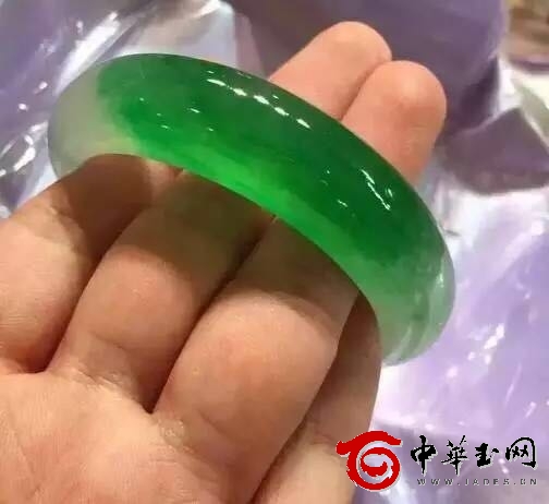 几千万的手镯用几块钱的塑料纸包的原因