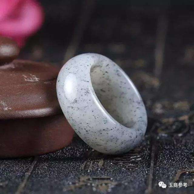玉是圆的难雕,瓷是方的难烧——玉雕中的圆