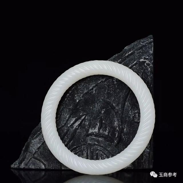 玉是圆的难雕,瓷是方的难烧——玉雕中的圆