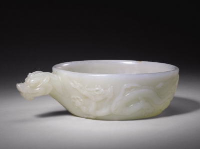 清宫旧藏玉器：辽.白玉龙柄魁