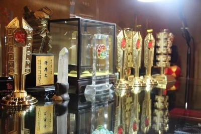 中国工艺美术大师仵应汶荣誉证书