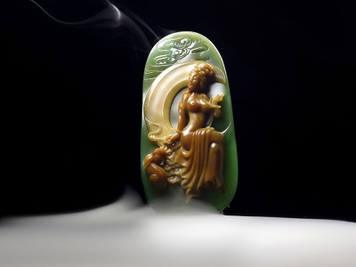 张红哲擅长俏色巧雕