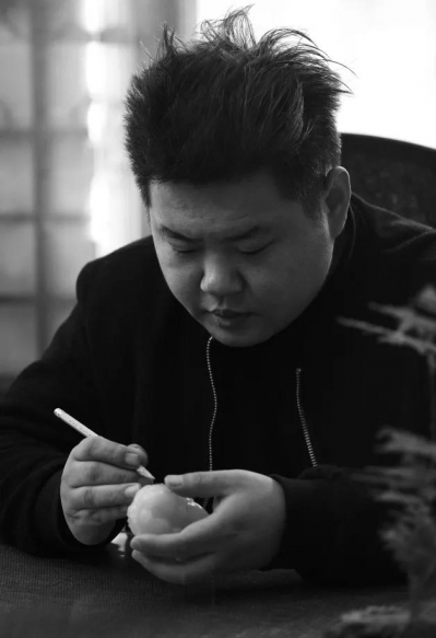 蒙春豪创办的“长风玉舍蒙春豪”玉雕工作室。