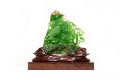 陈军擅长独山玉碧玉的花鸟杂件山水类雕刻设计