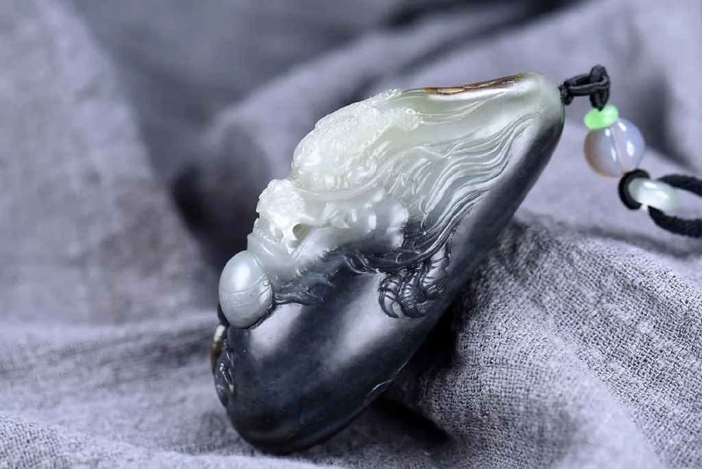 细说玉雕中的黑白两道