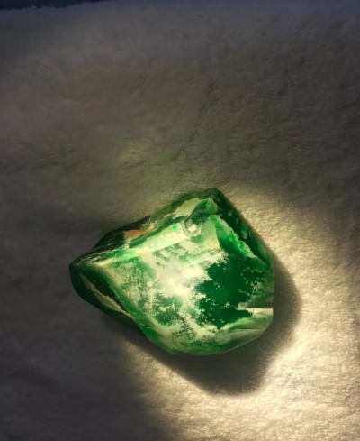 揭阳翡翠玉石凯亨公盘焦点翡翠原石