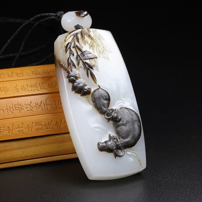 扬州玉雕工艺美术大师冯钤和田青花玉雕作品