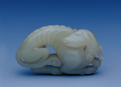 　宋代白玉卧犬