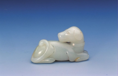 清代玉器青玉卧狗