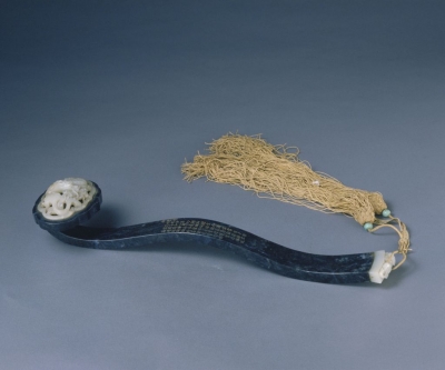 清代玉器　墨玉嵌白玉蟠龙如意