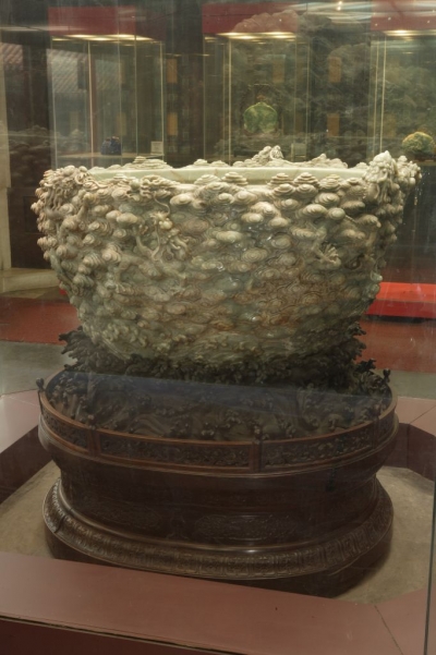清代玉器青玉云龙纹瓮