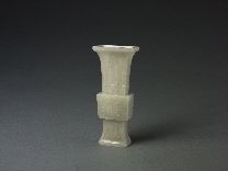 清代玉器青玉兽面纹花觚