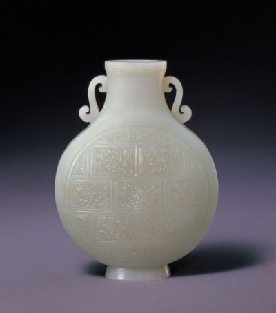 清代玉器　青玉勾云纹宝月瓶