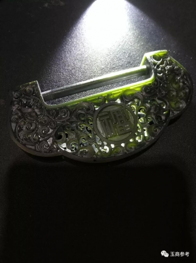 新玩法！一件玉、木合二为一的特色作品