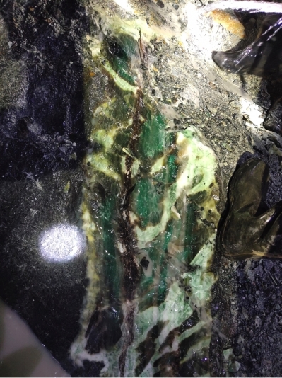 南阳独山玉矿图片