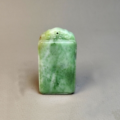 独山玉绿白带如意纹牌头平安玉牌方牌