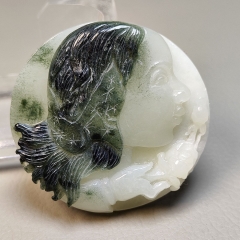 独山玉黑白青花透水持花的女孩